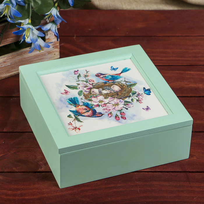 Шкатулка дерево с делениями "Птицы у гнезда в цветах" зелёно-голубая 7х18х18 см