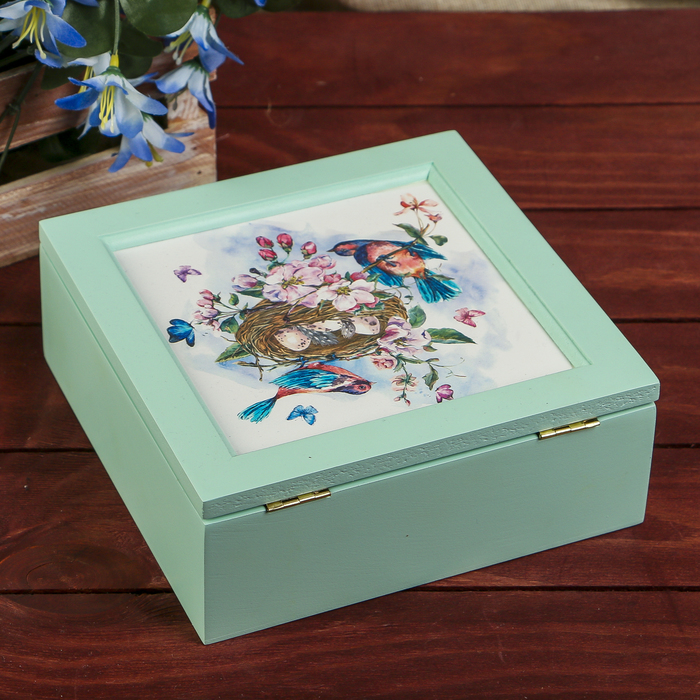 Шкатулка дерево с делениями "Птицы у гнезда в цветах" зелёно-голубая 7х18х18 см
