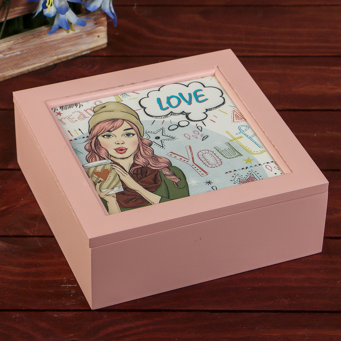 Шкатулка дерево с делениями "Девушка со стаканом кофе" розовая 7х18х18 см