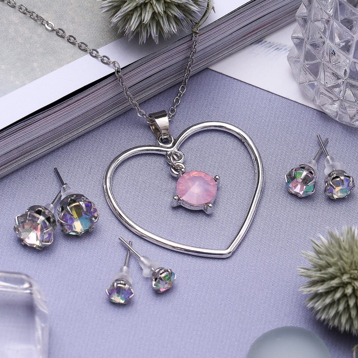 Гарнитур 4 предмета: серьги (3 пары), кулон "Сердце", цвет розовый в серебре, 45 см