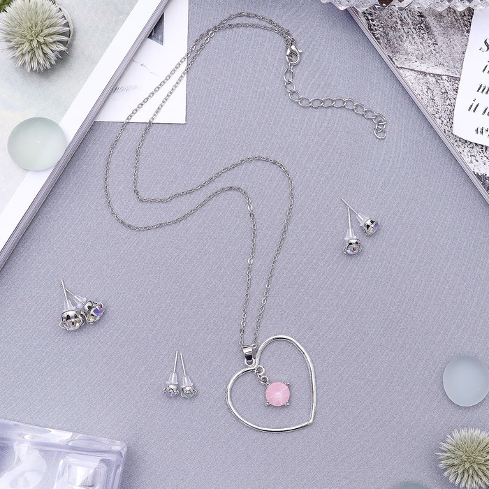 Гарнитур 4 предмета: серьги (3 пары), кулон "Сердце", цвет розовый в серебре, 45 см