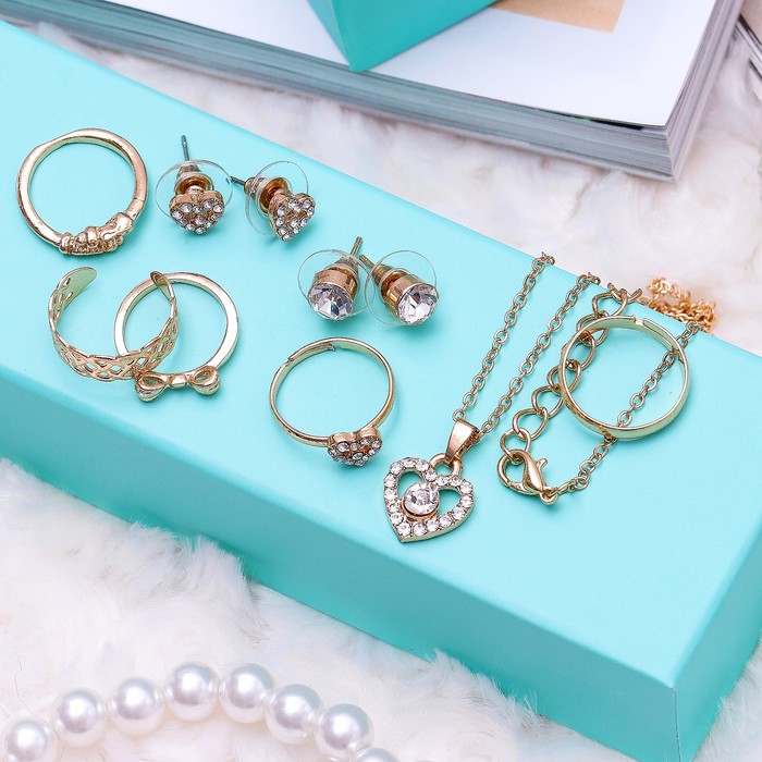 Набор 8 предметов: серьги (2 пары), кольцо (5 шт), кулон "Сердце", цвет белый в золоте