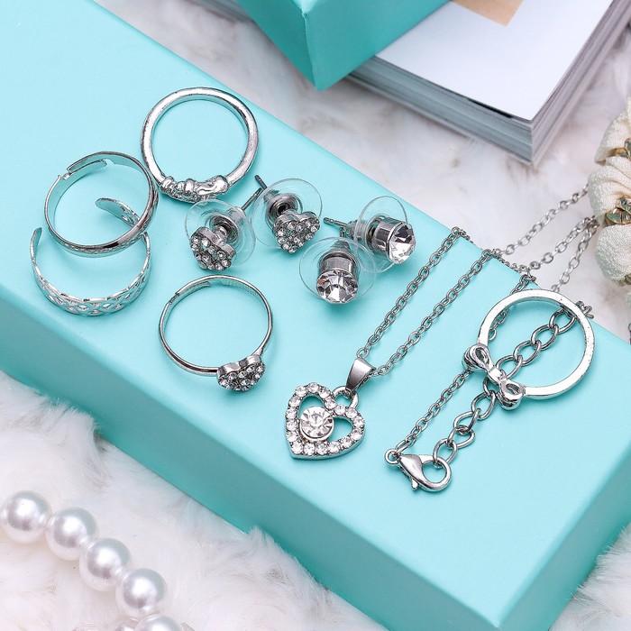 Набор 8 предметов: серьги (2 пары), кольцо (5 шт), кулон "Сердце", цвет белый в серебре