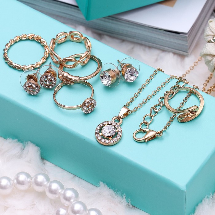 Набор 8 предметов: серьги (2 пары), кольцо (5 шт), кулон "Круг", цвет белый в золоте