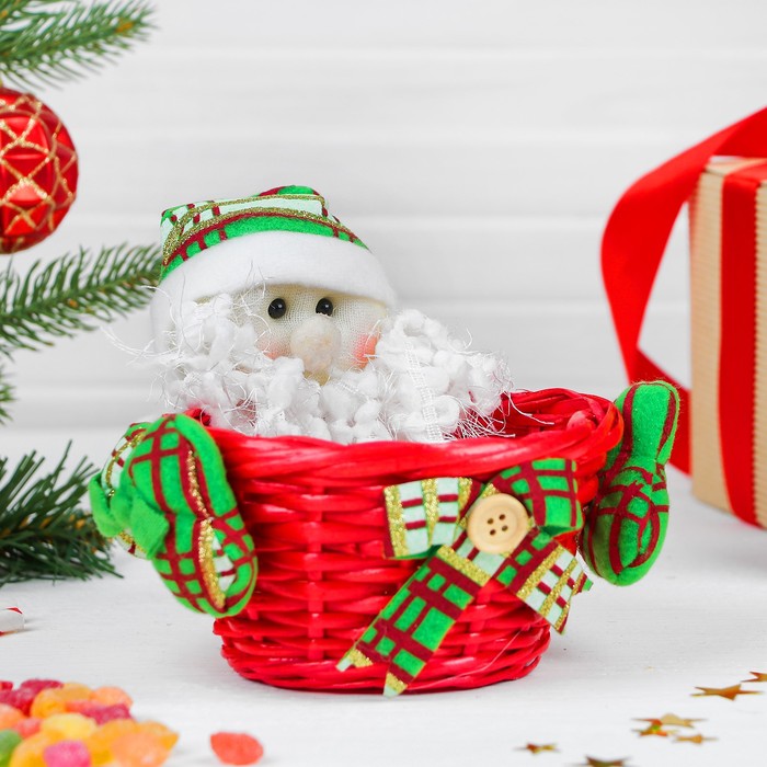 Конфетница "Дед Мороз наряд в клеточку" с корзинкой, вместимость 100 г