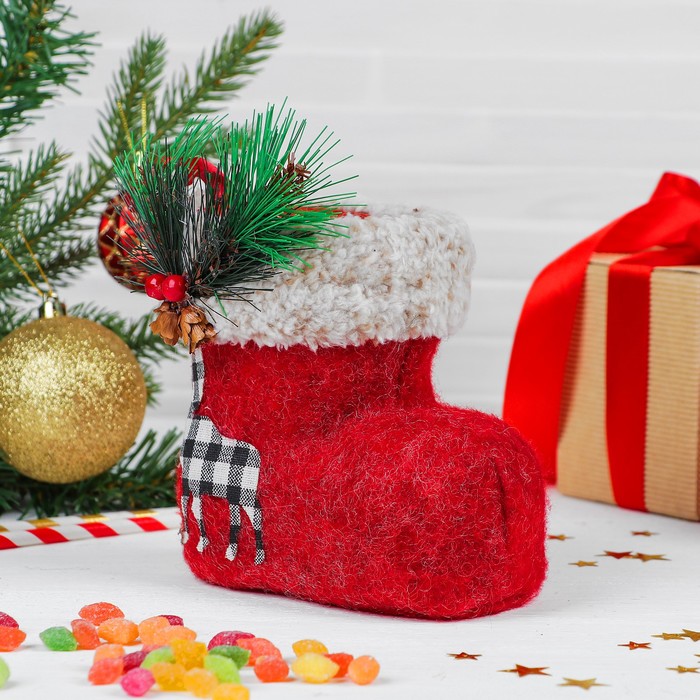 Конфетница &quot;Сапожок&quot;  лось в черно-белую клетку, цвет красный, вместимость 300 г