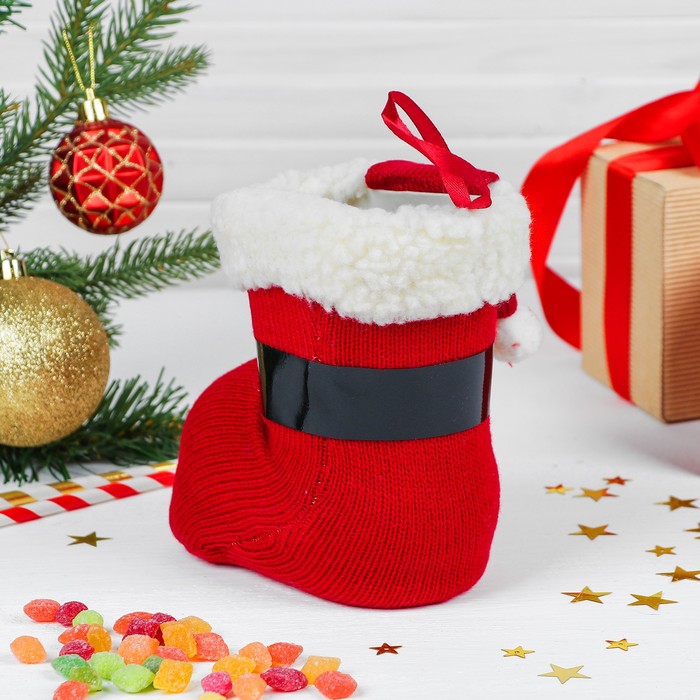 Конфетница "Сапожок" красный с чёрным ремешком и колпаком, вместимость 300 г