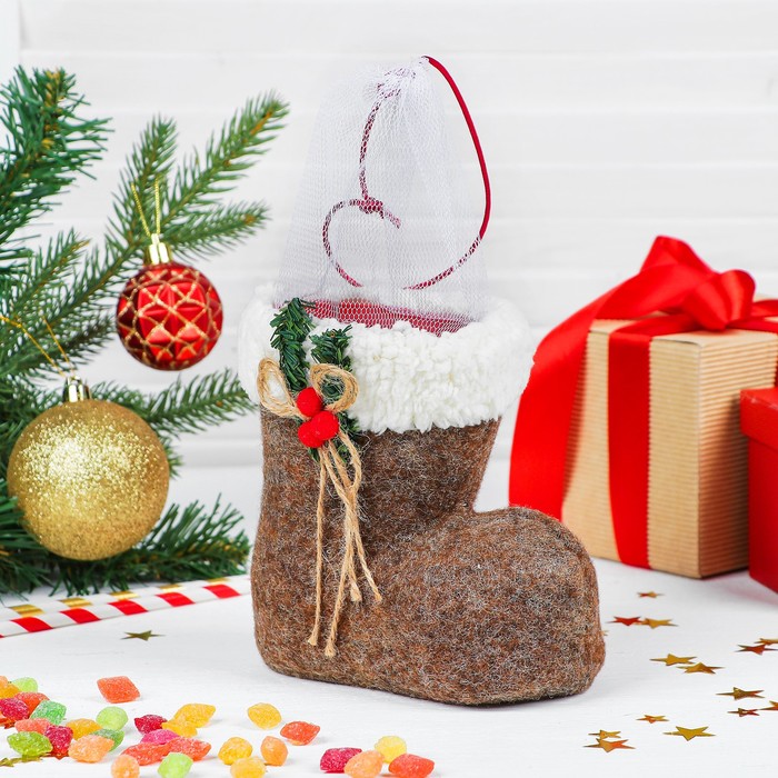 Конфетница "Сапожок" с веточкой, на завязке, цвет коричневый, вместимость 400 г