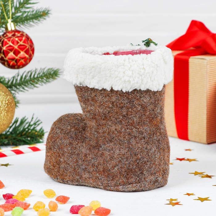 Конфетница "Сапожок" с веточкой, на завязке, цвет коричневый, вместимость 400 г