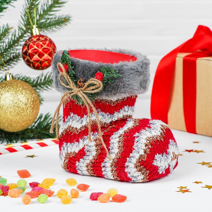 Конфетница "Сапожок" полосатый, с веточкой на меховой опушке, вместимость 300 г