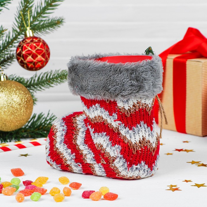 Конфетница "Сапожок" полосатый, с веточкой на меховой опушке, вместимость 300 г