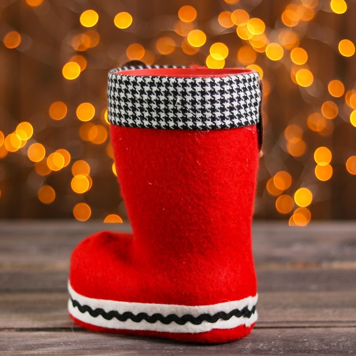 Конфетница "Сапожок" красный с объёмным оленем, вместимость 400 г