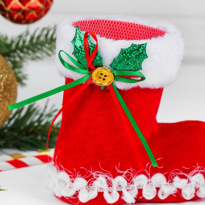 Конфетница "Сапожок" остролист на меховой опушке, цвет красный, вместимость 300 г