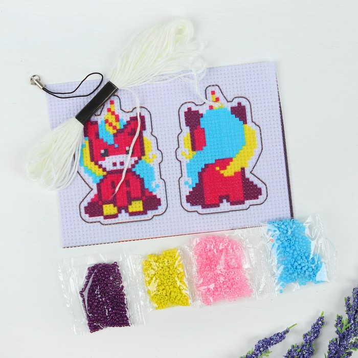 Вышивка бисером на брелоке "Единорог"