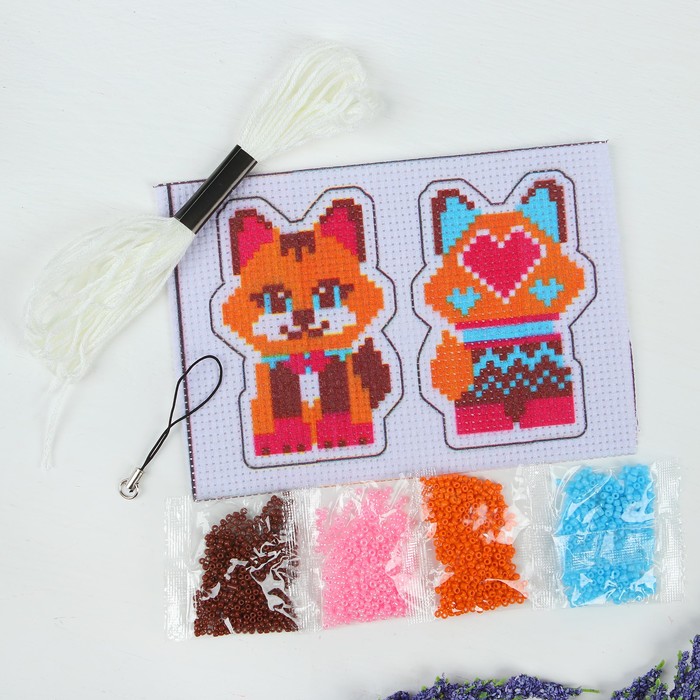 Вышивка бисером на брелоке "Котик"