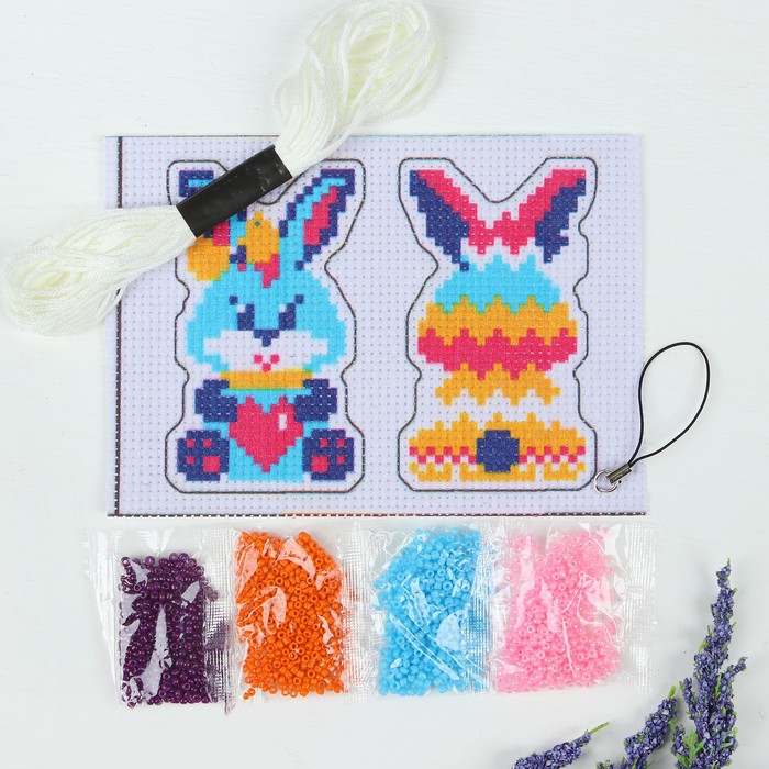 Вышивка бисером на брелоке "Заяц"