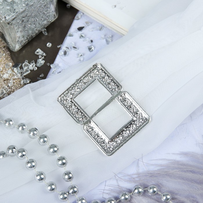 Пряжка для платка "Прямоугольник", цвет белый в серебре