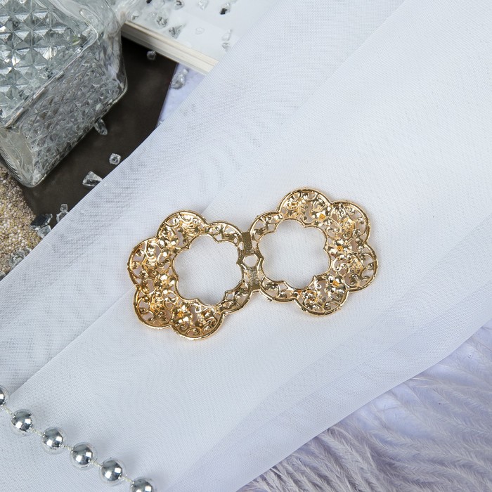 Пряжка для платка "Цветы", цвет белый в золоте