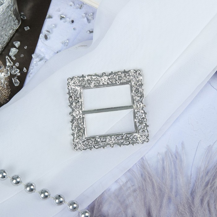 Пряжка для платка "Квадрат", цвет белый в серебре