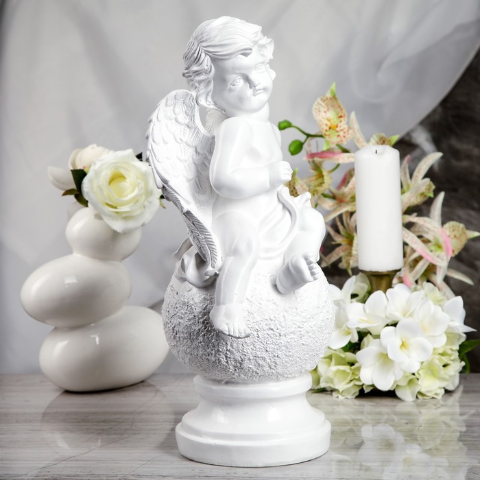 Статуэтка "Купидон" белая