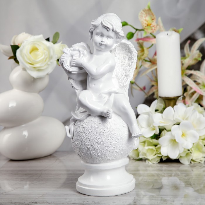 Статуэтка "Ангел на шаре с арфой" белая