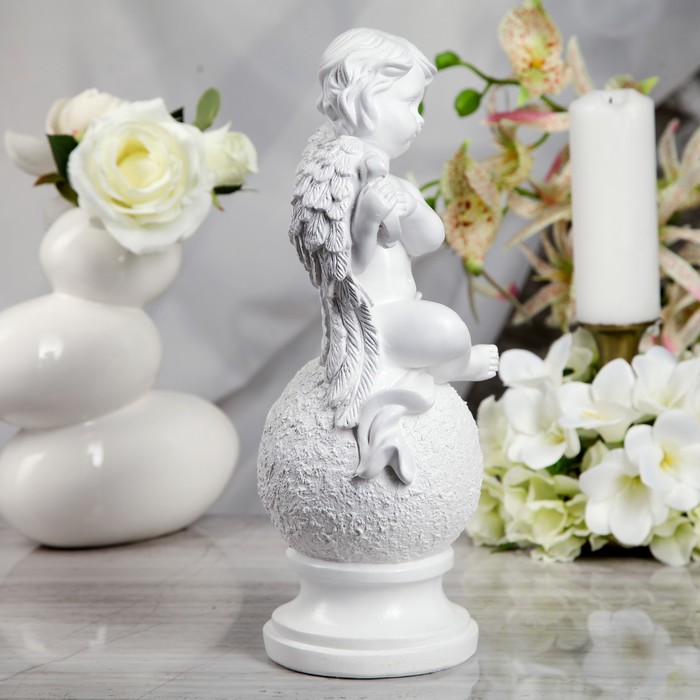 Статуэтка "Ангел на шаре с арфой" белая
