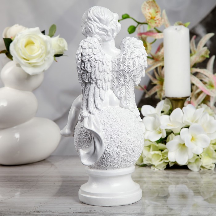 Статуэтка "Ангел на шаре с арфой" белая