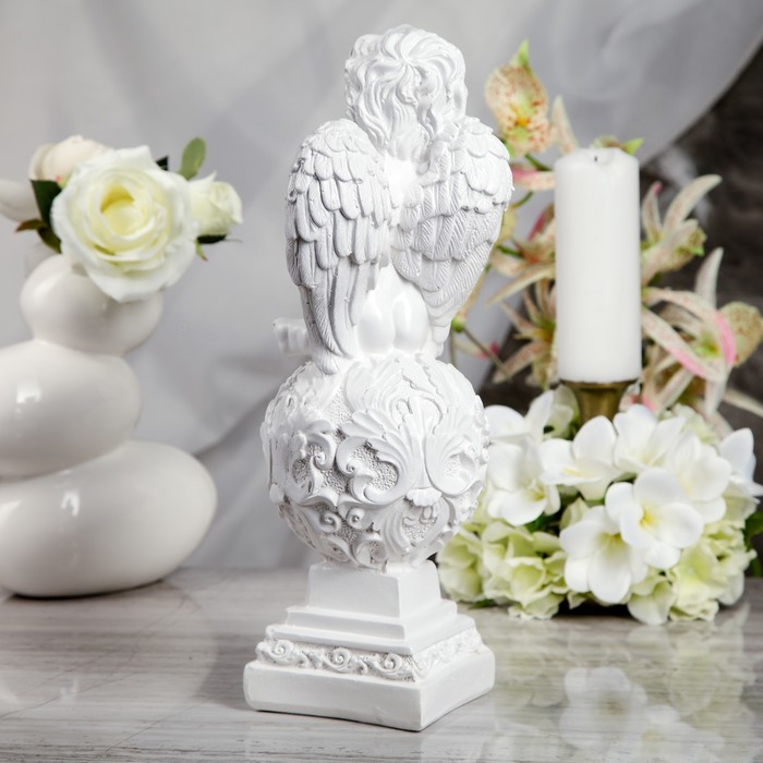 Статуэтка "Ангел на шаре" 37 см, белая