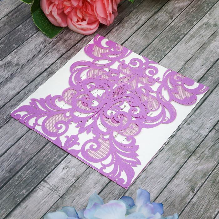 Свадебное приглашение "Резное" сиреневое, 16 х 16 см
