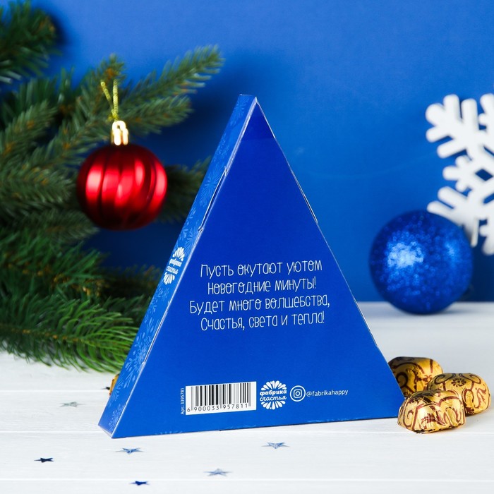 Набор шоколадных конфет в коробке-ёлке "Сладкий подарок от Деда Мороза"