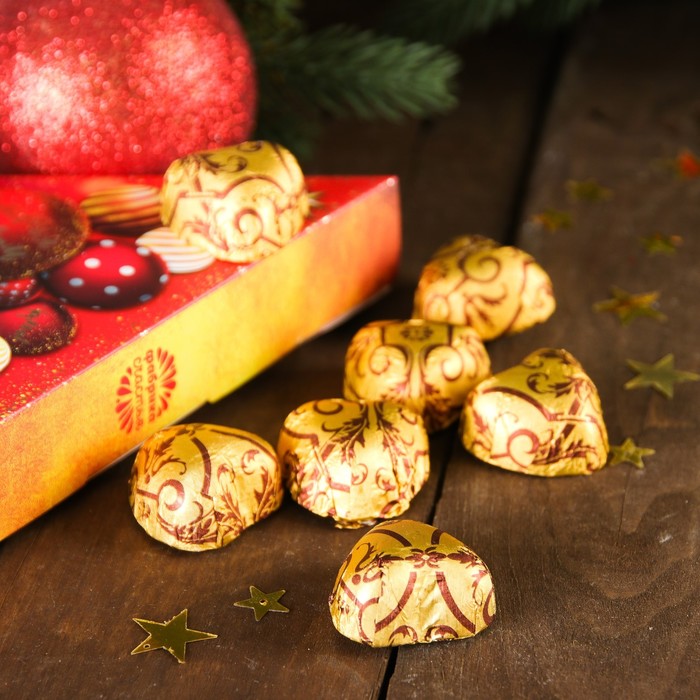 Набор шоколадных конфет в коробке-елке "Пусть Новый год подарит радость", 100 г