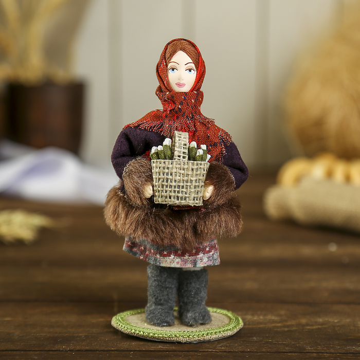 Новогодняя сувенирная кукла "Девочка с корзиной подснежников" 16 см
