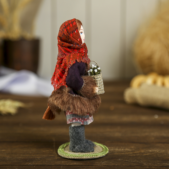 Новогодняя сувенирная кукла "Девочка с корзиной подснежников" 16 см