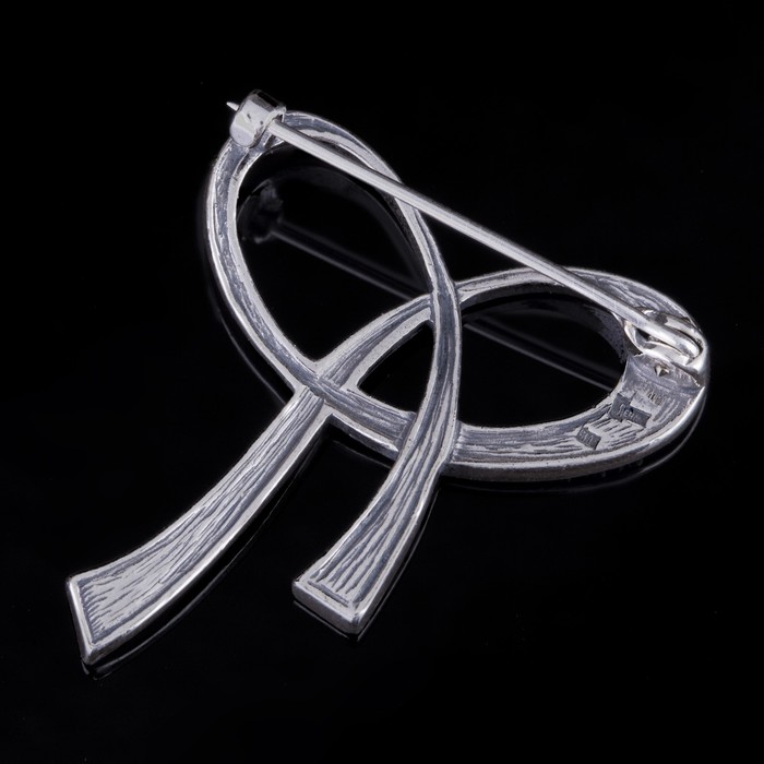 Брошь "Эпсилон", цвет белый в чернёном серебре