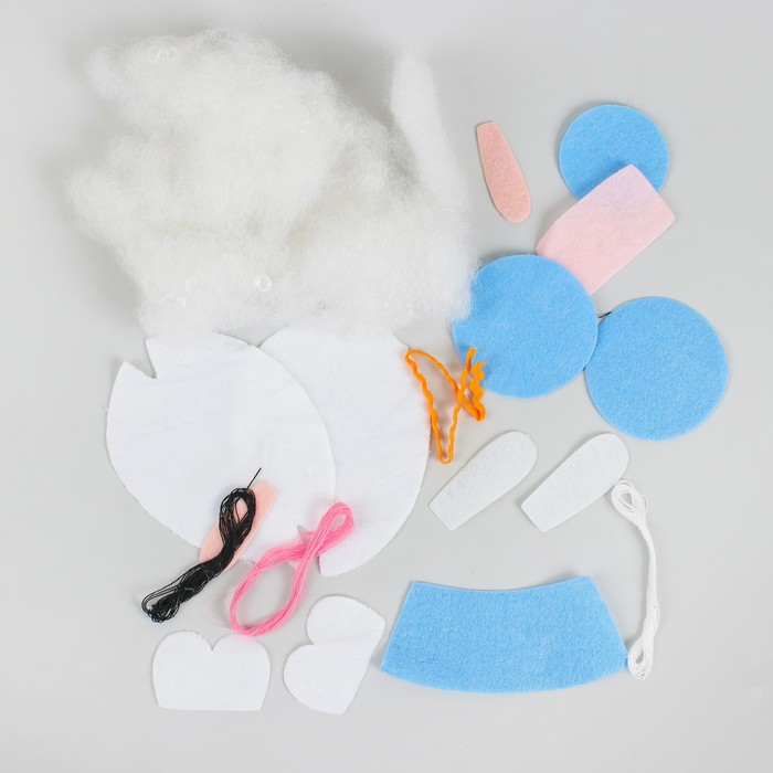 Набор для создания подвесной игрушки из фетра "Зайчик в шляпке", цвет голубой