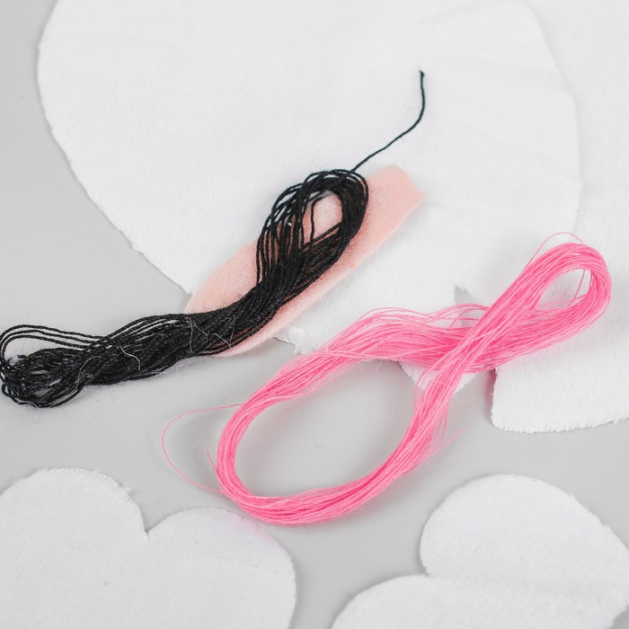 Набор для создания подвесной игрушки из фетра "Зайчик в шляпке", цвет голубой