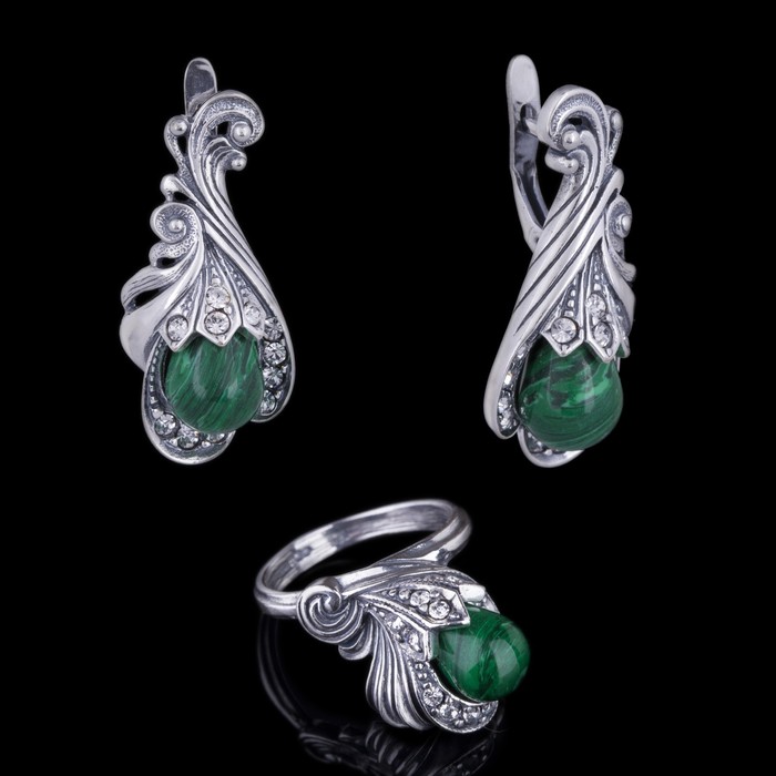 Гарнитур "Спб О С Камнем", размер 18, цвет бело-зелёный в чернёном серебре