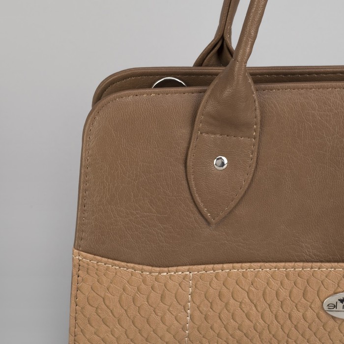 Сумка женская, отдел на молнии, 2 наружных кармана, длинный ремень, цвет коричневый