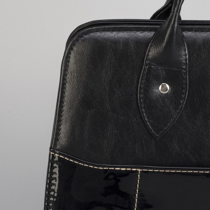 Сумка женская, отдел на молнии, 2 наружных кармана, длинный ремень, цвет чёрный