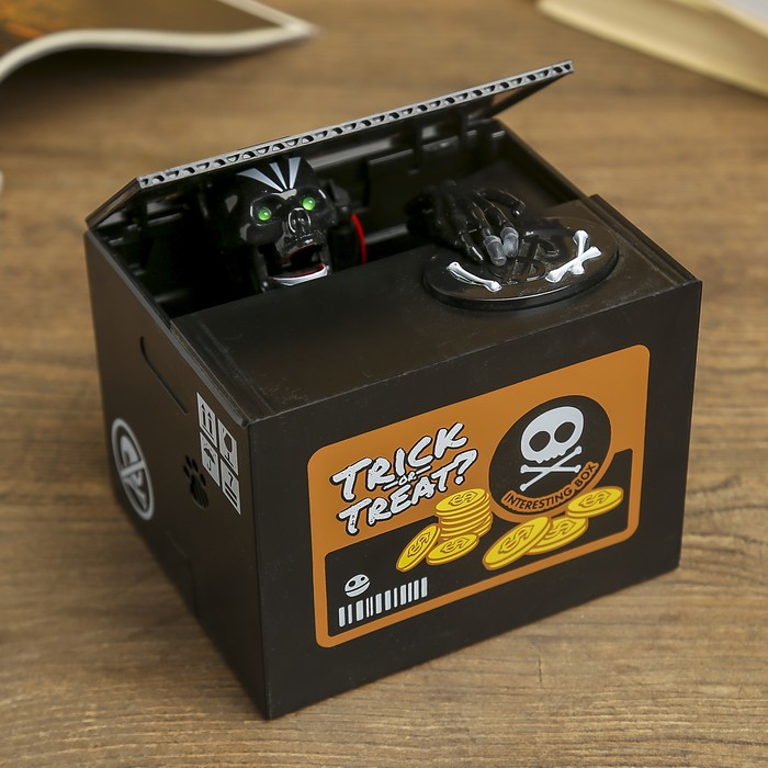 Копилка пластик "Скелет, прятающий монетки" от 2АА звук 9,5х12х10 см