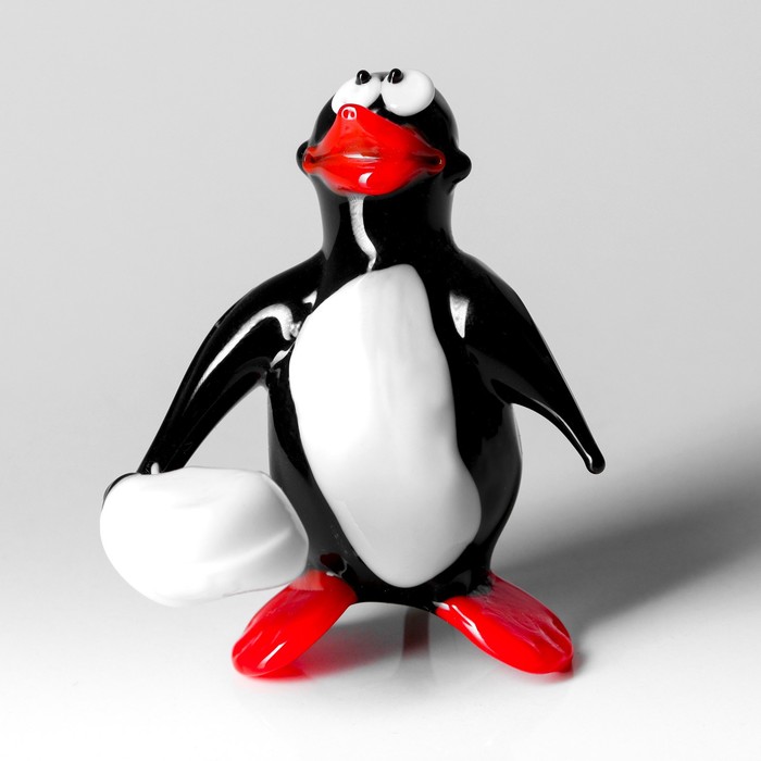 Сувенир из стекла средняя "Пингвин" со снежком