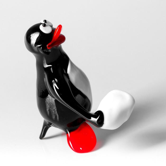 Сувенир из стекла средняя "Пингвин" со снежком