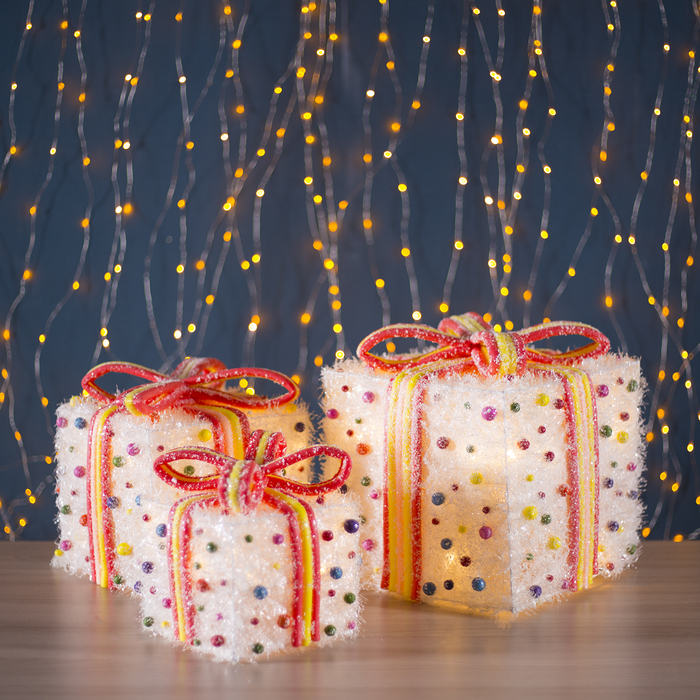 Фигура новогодняя "Подарки с шариками", 35 LED, 15 х 20 х 25 см, от батареек (не в компл)