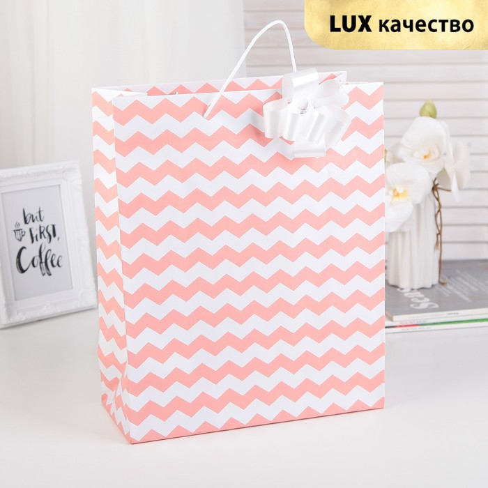 Пакет подарочный с бантом, "Зигзаг", персиковый, 35 х 27 х 12 см