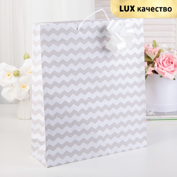 Пакет подарочный с бантом, "Зигзаг", дымчато-белый, 41 х 36 х 12 см