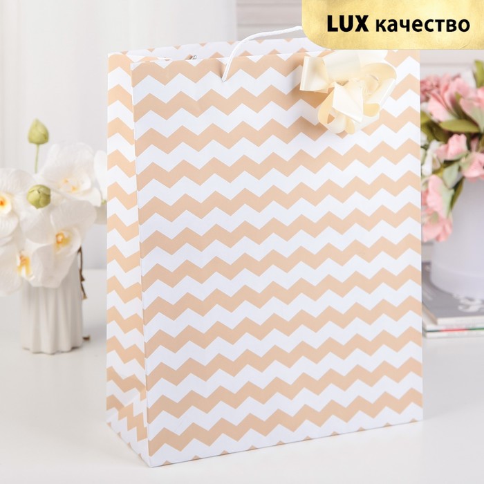 Пакет подарочный с бантом, "Зигзаг", песочно-коричневый, 41 х 36 х 12 см