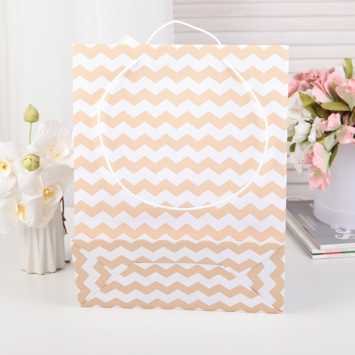 Пакет подарочный с бантом, "Зигзаг", песочно-коричневый, 41 х 36 х 12 см