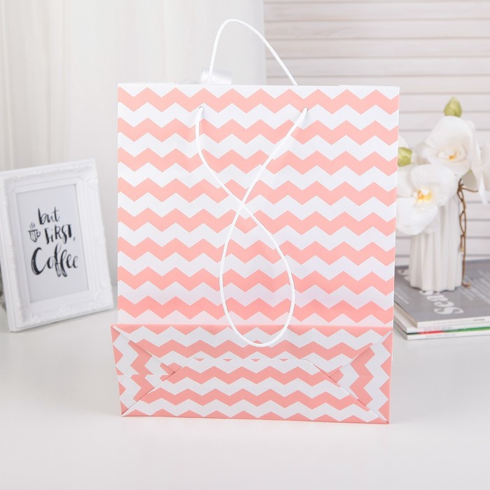 Пакет подарочный с бантом, "Зигзаг", персиковый, 41 х 36 х 12 см