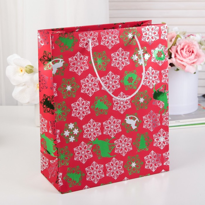 Пакет подарочный, "Новогодняя пора", красный, 35 х 27 х 12 см