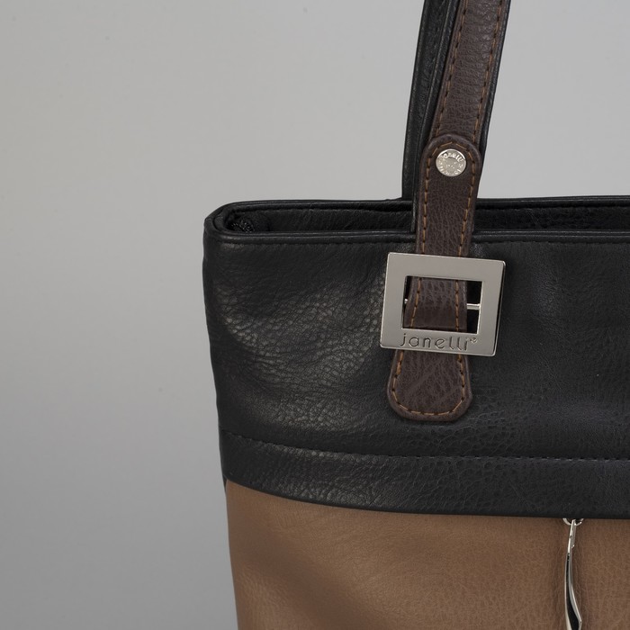 Сумка женская, отдел с перегородкой на молнии, 3 наружных кармана, цвет чёрный/коричневый